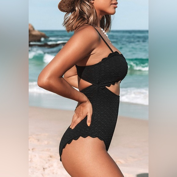 CUPSHE Women's One Piece Swimsuit Sexy Black Cutout Scallop Trim Bathing Suit - Picture 2 of 5